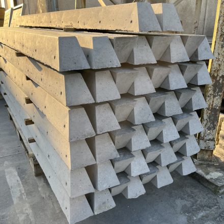 Beton kerítésoszlop 10x10x245cm